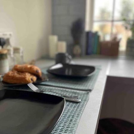 One Bedroom Putney Village Flat London Eksteriør billede