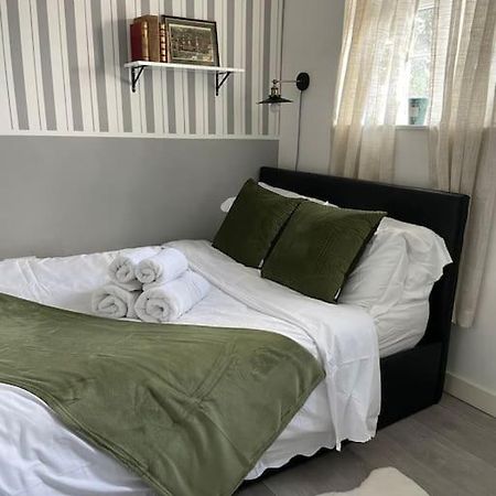 One Bedroom Putney Village Flat London Eksteriør billede