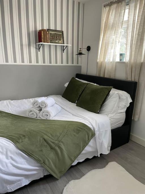 One Bedroom Putney Village Flat London Eksteriør billede
