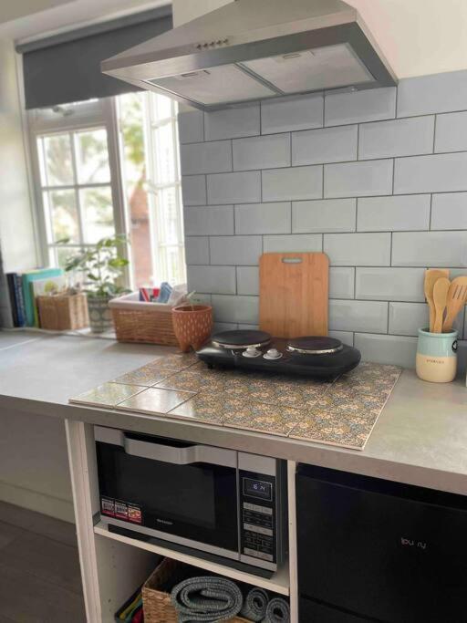 One Bedroom Putney Village Flat London Eksteriør billede