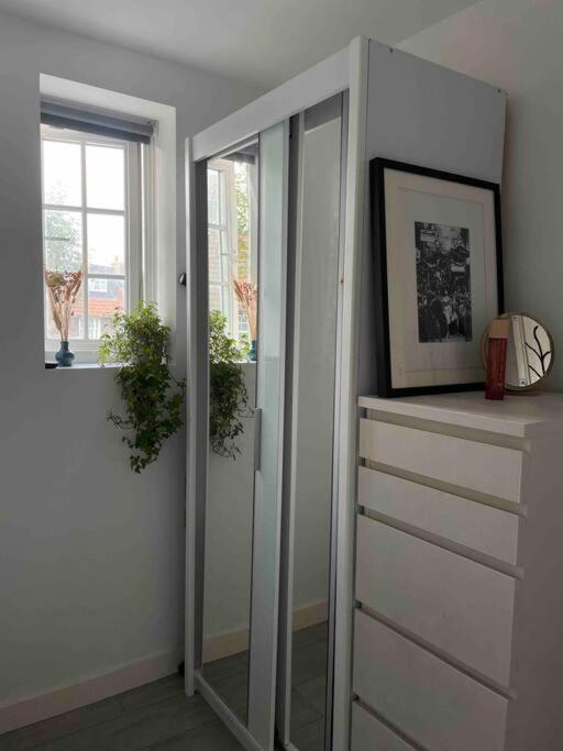 One Bedroom Putney Village Flat London Eksteriør billede