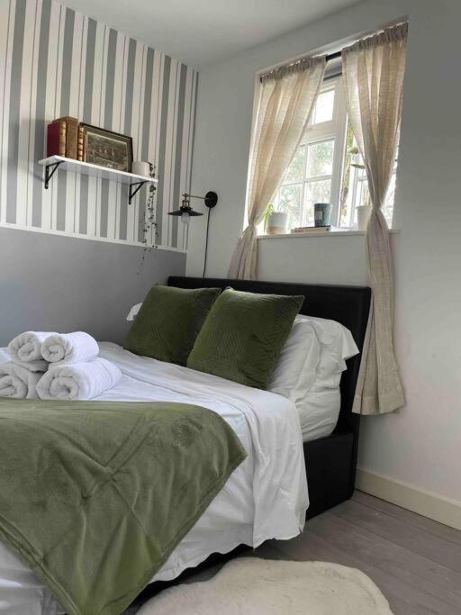 One Bedroom Putney Village Flat London Eksteriør billede