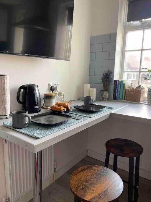 One Bedroom Putney Village Flat London Eksteriør billede