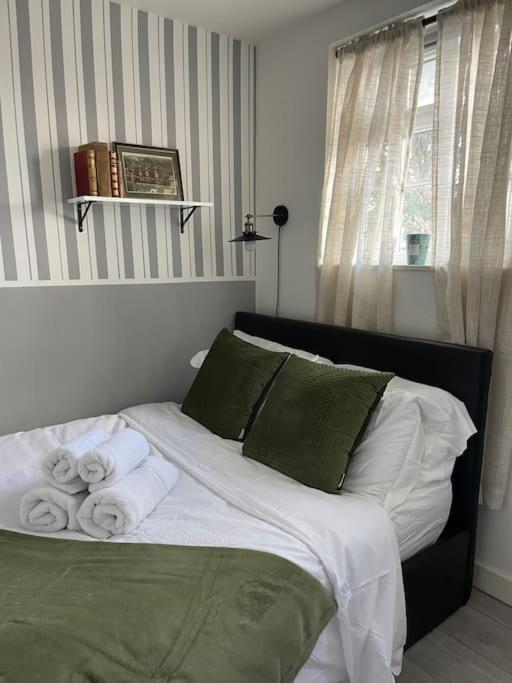 One Bedroom Putney Village Flat London Eksteriør billede