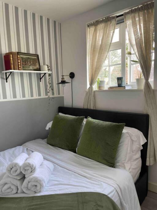 One Bedroom Putney Village Flat London Eksteriør billede