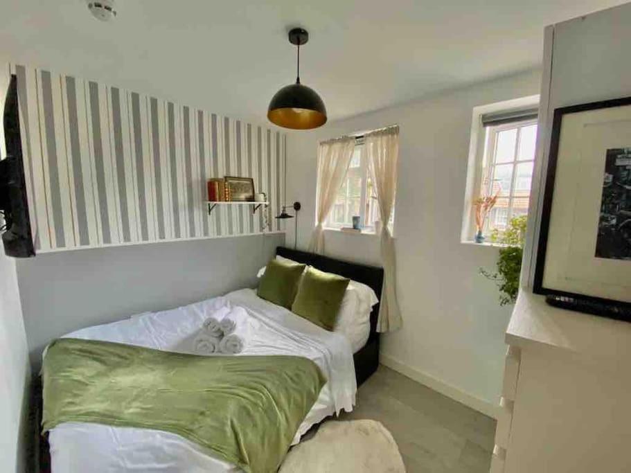 One Bedroom Putney Village Flat London Eksteriør billede